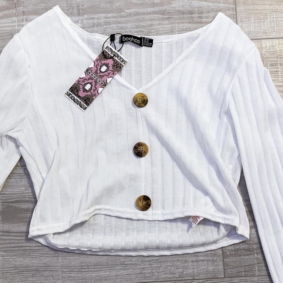 A super cute white cropped sweater - Picture 3 of 3